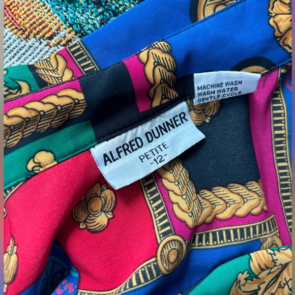 Unique Patterned Blouse - Picture 4 of 4